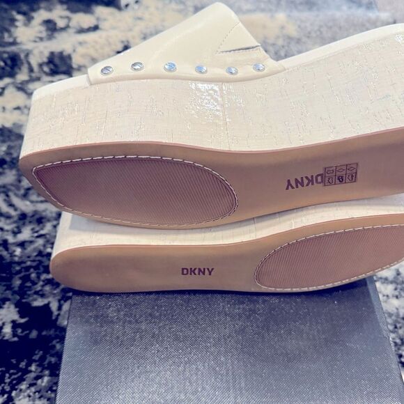 Dkny Alvy Studded Platform Wedge Slide Sandals - Eggnog, shoes 9.5 new - Picture 9 of 9